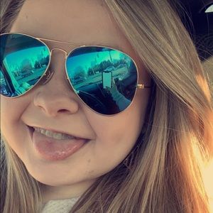 Meet your Posher, Mackenzie